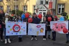 uczniowie-na-happeningu-stop-przemocy