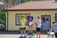 Zdobywcy-3-pierwszych-miejsc-na-podium-zawodow.-Na-drugiej-pozycji-nasz-uczen-Aleksander-Giedo