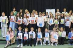 Zdjecie-grupowe-uczestnikow-turnieju-recytatorskiego